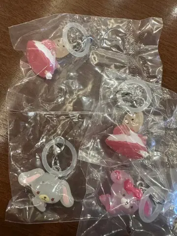 산리오 릴렉스 마크 액세서리 시로 우사 봉봉 리본 마롱 크림 x 2