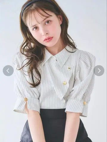 dazzlin 멀티 버튼 디자인 블라우스