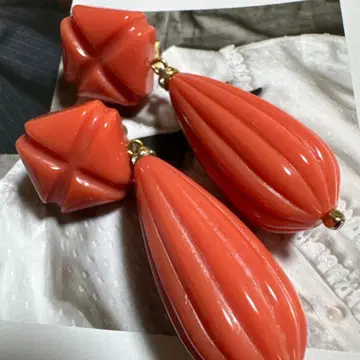 새상품급 아비스테 코랄 컬러 기하학 디자인 귀찌