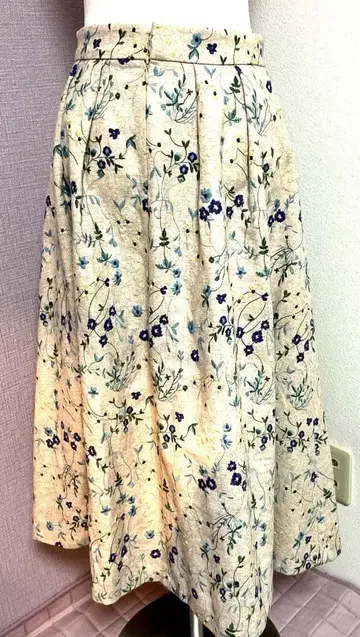 꽃무늬 자수 플레어 롱 스커트 로이스크레용 자매 브랜드