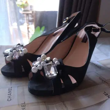 거의 새상품 비쥬 새틴 블랙 샌들 하이힐