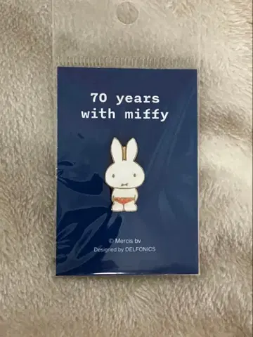미피 70주년 기념 핀 배지
