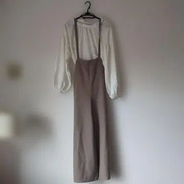 GU와 INGS의 블라우스 & 멜빵 팬츠