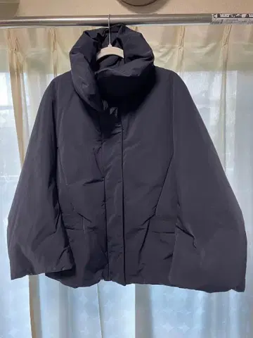 유니클로 J 네이비 후드 부착 숏 다운 자켓