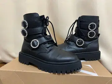 비쥬 장식 블랙 레이스업 부츠