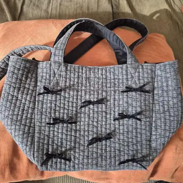 Gypsohila 그레이 퀼팅 토트백