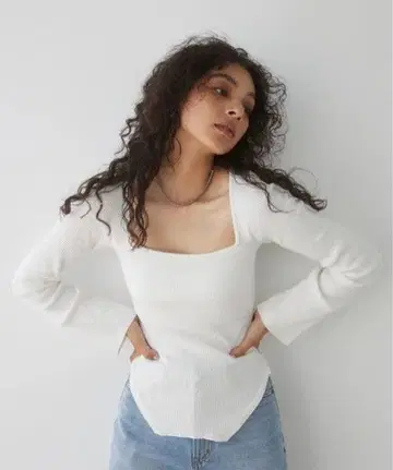 미개봉 새상품 ALEXIA STAM 아스 패드 스퀘어 넥 탑