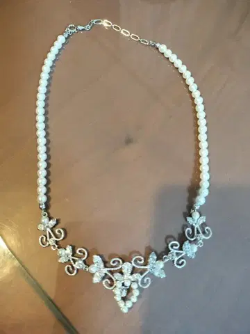 펄과 크리스탈의 목걸이