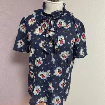 로라 애슐리 꽃무늬 프릴 옷깃 반팔 블라우스 네이비