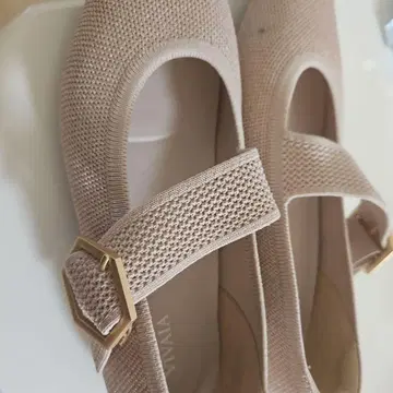 38 Vivaia 포인트 토 메리 제인 플랫