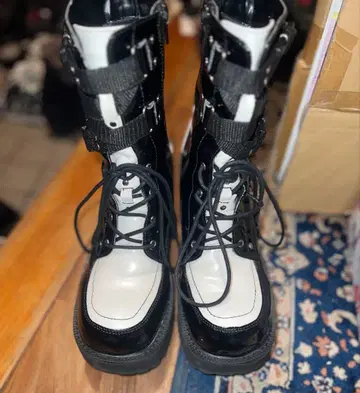 요스케 YOSUKE 레이스업 벨트 통굽 롱 부츠 흑백 벨트