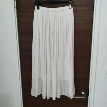 화이트 쉬폰 플레어 스커트