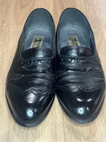 블랙 가죽 로퍼 스트레이트 팁