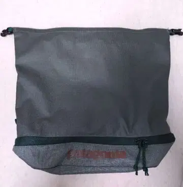 파타고니아 블랙홀 MLC 큐브 12L 그레이