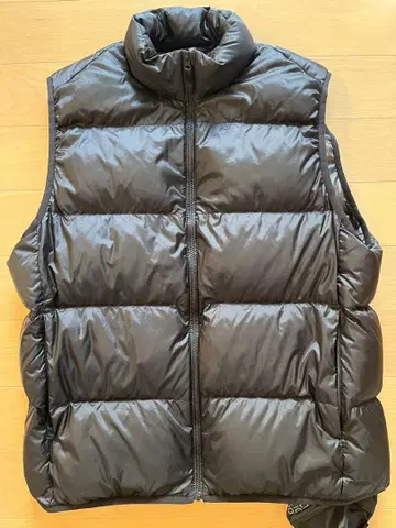 유니클로 울트라 라이트 다운 다운 베스트 XL 블랙 경량