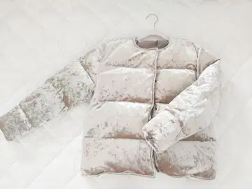 다운 90% 센스 오브 플레이스 벨로아 다운 자켓 베이지 노카라