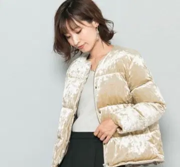 다운 90% 벨로아 다운 자켓 베이지 노카라 숏 기장