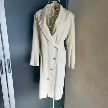 [ 클리닝 완료 ] 빈티지풍 롱 원피스 아이보리 골드 버튼