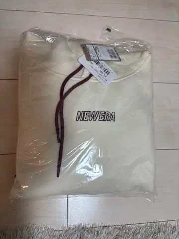 NEWERA 크림 후드티