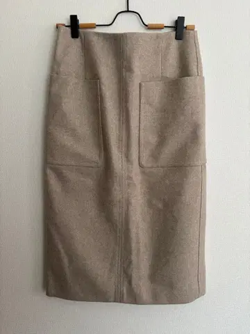 스픽 앤 스팬 베이지 타이트 스커트