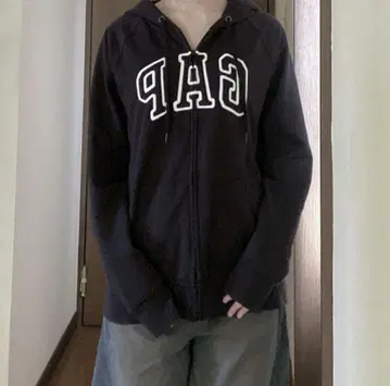 GAP 로고 지퍼 후드티 블랙 그런지