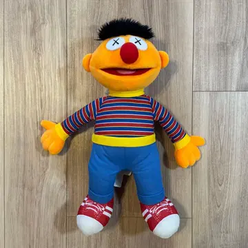 유니클로 KAWS 세서미 스트릿 콜라보 봉제 인형 어니