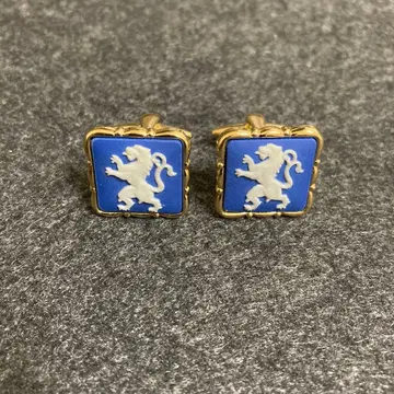웨지우드 사자 조각의 파란 커프스링크