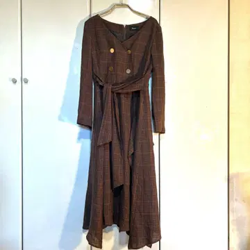 브라운 체크 무늬 더블 브레스트 원피스