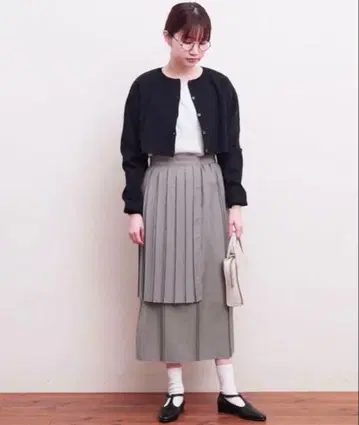 fig London chic apron 플리츠 스커트 화이트