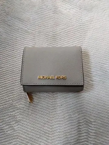 MICHAEL KORS 그레이 3단 폴더형 지갑