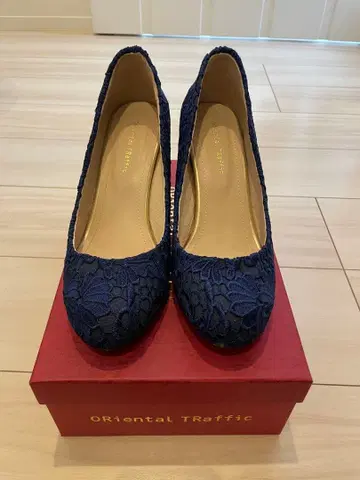 Oriental Traffic 네이비 레이스 펌프스