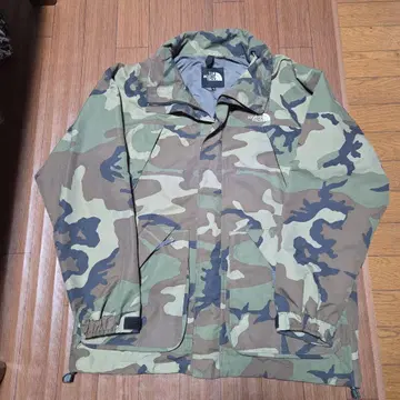 THE NORTH FACE 카모플라쥬 마운틴 자켓