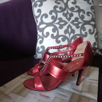 DIANA 빨간색 비쥬 스트랩 샌들