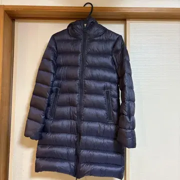 다크 블루 후드 부착 롱 다운 자켓