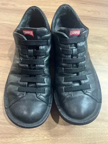 CAMPER 블랙 가죽 스니커즈