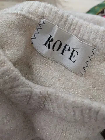 ROPE 베이지 V넥 니트