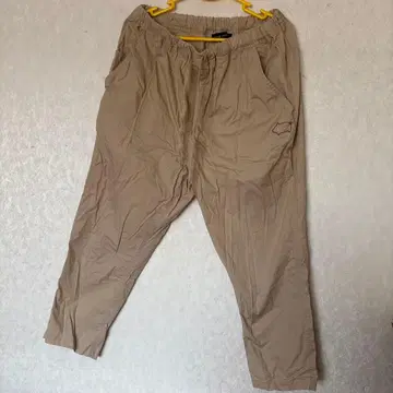 드럭 스토어의 팬츠