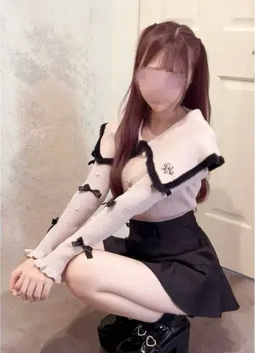 모에냐 시마무라 콜라보 카라 부착 니트 풀오버