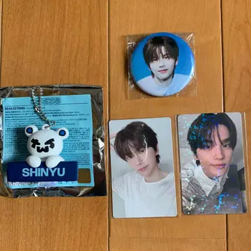 TWS SHINYU (시뉴) 베어 키링과 포토 카드 세트