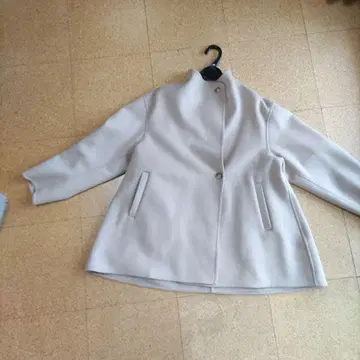 유니클로 노카라 베이지 코트