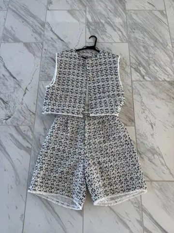 Jena 체크 무늬 베스트 & 숏팬츠 세트