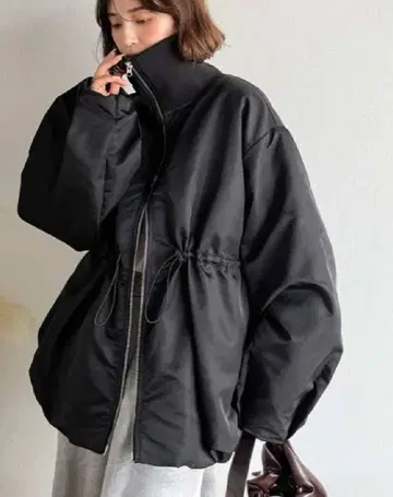 오버 사이즈 블랙 다운 자켓