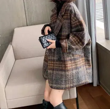 체크 오버사이즈 미들 기장 코트