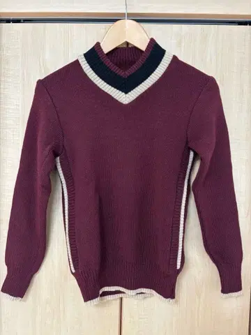 Attractions, V Neck Sweater