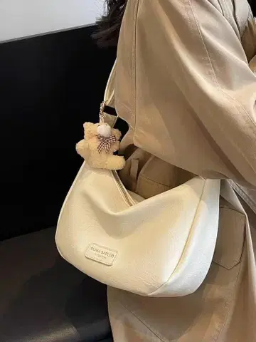 화이트 핸드백 곰 참 포함