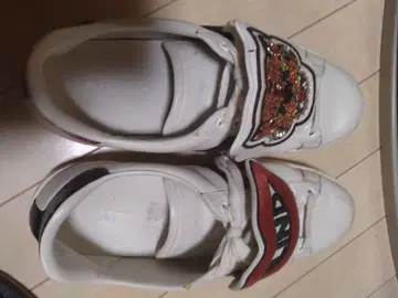 BLIND 비즈 장식 화이트 스니커즈