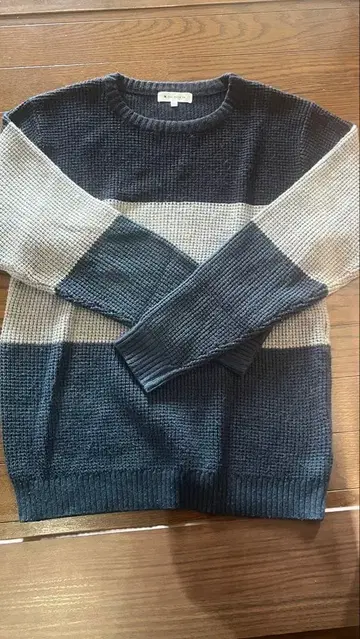 스트라이프 니트 스웨터 M 사이즈