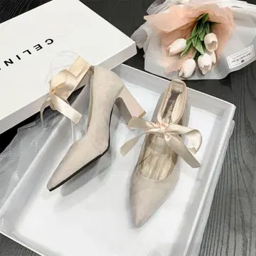 아이보리 스웨이드 포인티드 하이힐