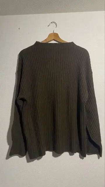 다크 브라운 리브 니트 스웨터 오버 사이즈