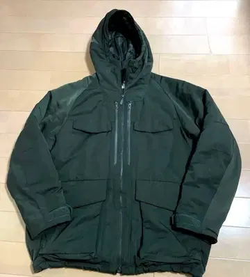 새상품급! 유니클로 화이트 마운티니어링 하이브리드 다운 오버사이즈 파카